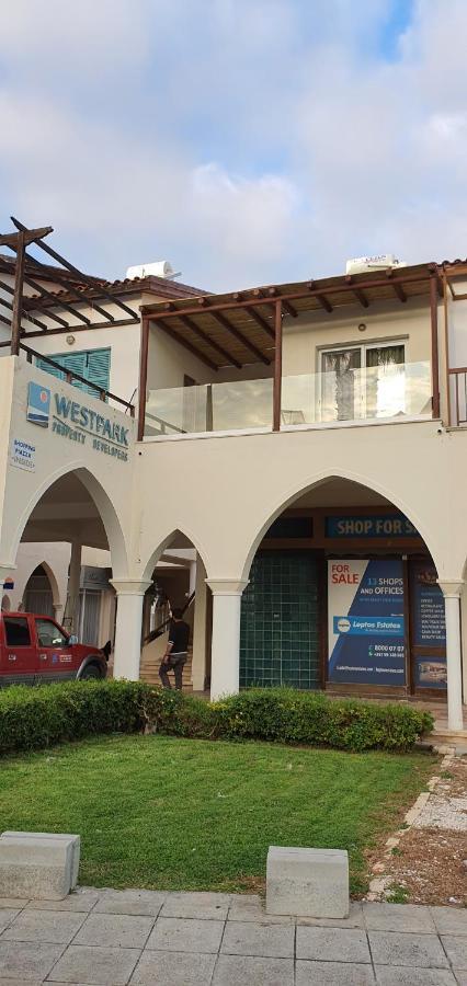 Poseidon'S Limnaria Apartment Paphos ภายนอก รูปภาพ